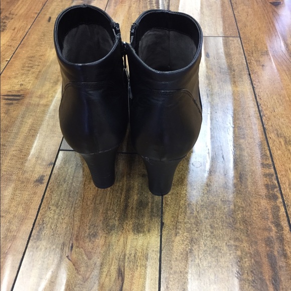 Michelle D - Picture 3 of 5